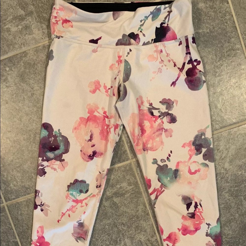 Lululemon size 6 cropped leggings
